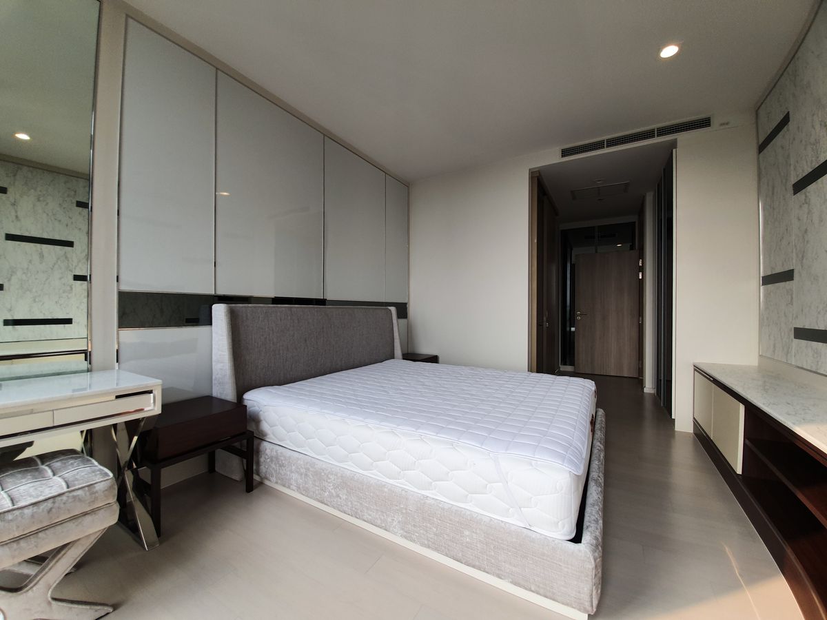 ให้เช่าคอนโดวิทยุ ชิดลม หลังสวน : ให้เช่าห้อง Duplex - Noble Ploenchit ราคา 220,000 บาท [MKr250613]