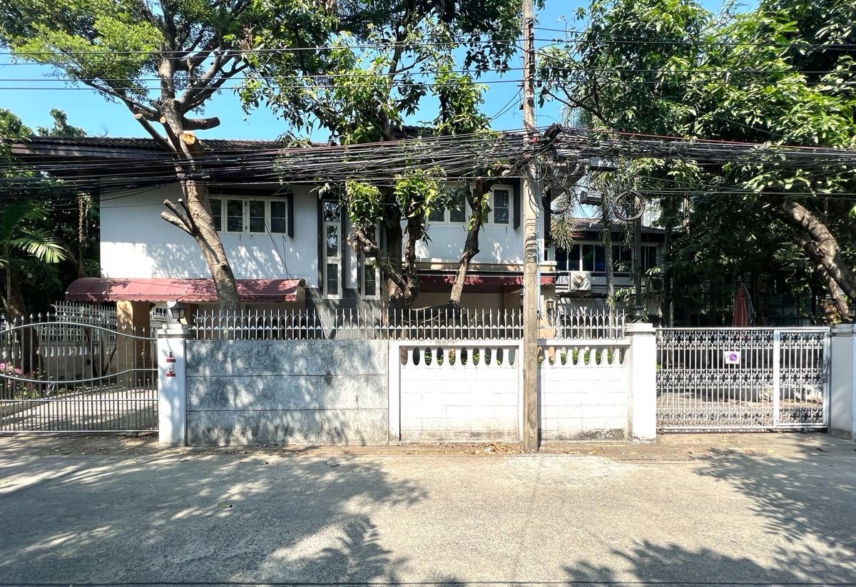 For RentHome OfficeSukhumvit, Asoke, Thonglor : Rental home office near BTS Thonglor BTS, Bangkok, 5 car parks, company registration