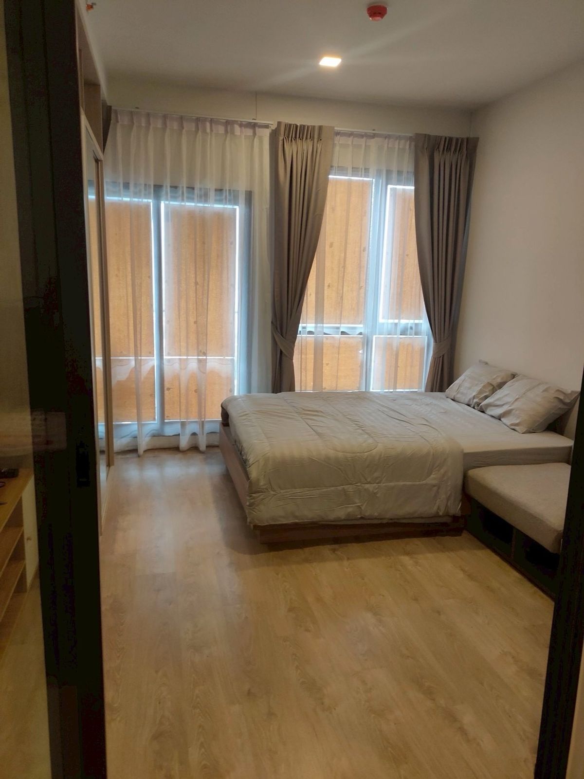 For RentCondoRama9, Petchburi, RCA : Rent The Tree Phatthanakan-Ekkamai 🎉 New room 1 🎉 13,000 baht/month. The decoration room is ready.