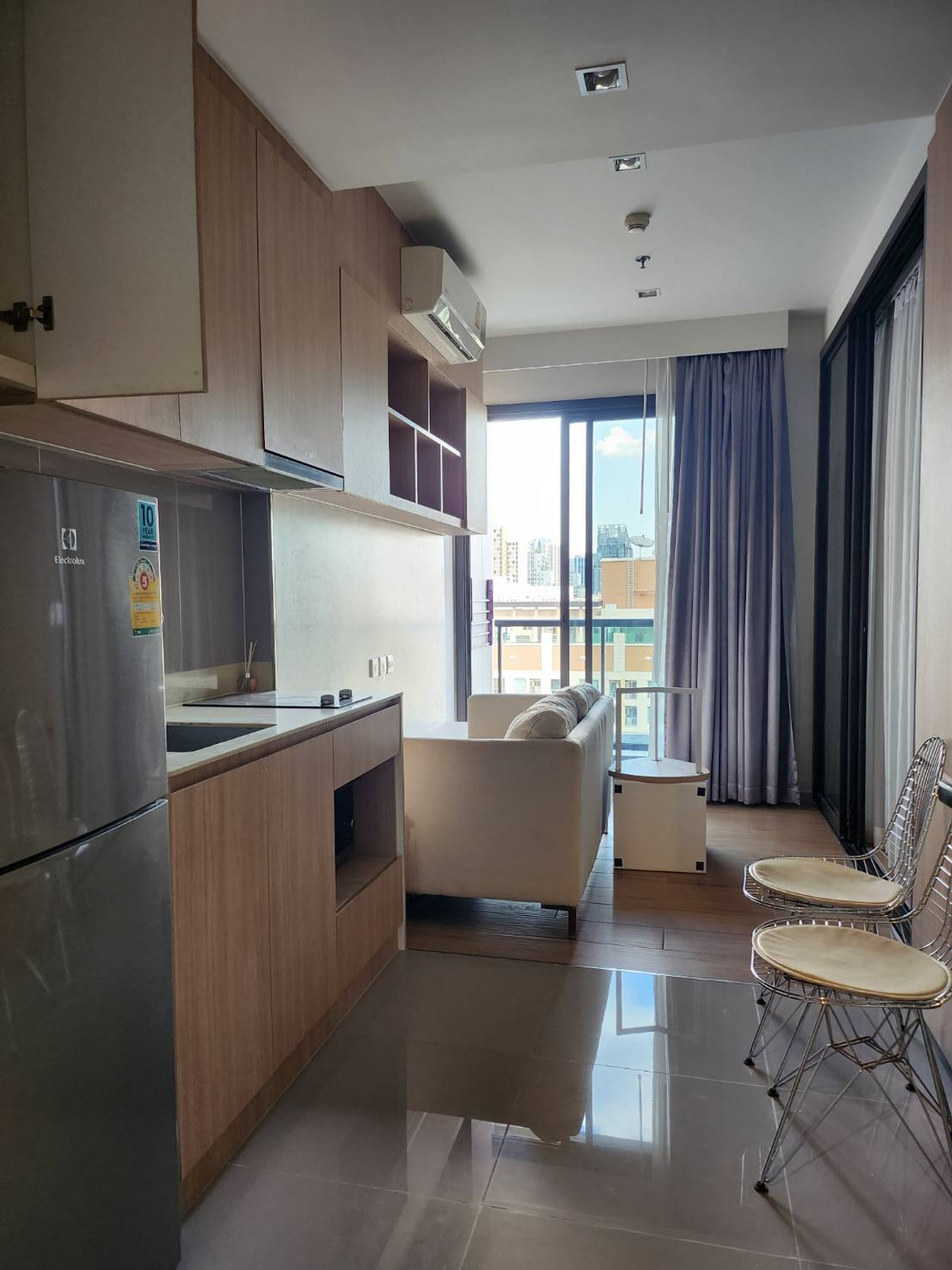 For RentCondoSapankwai,Jatujak : For rent, M Jatujak, 1 bedroom, only 16,000 baht per month, No pets. availbable end of January. Complete electrical appliances and furniture