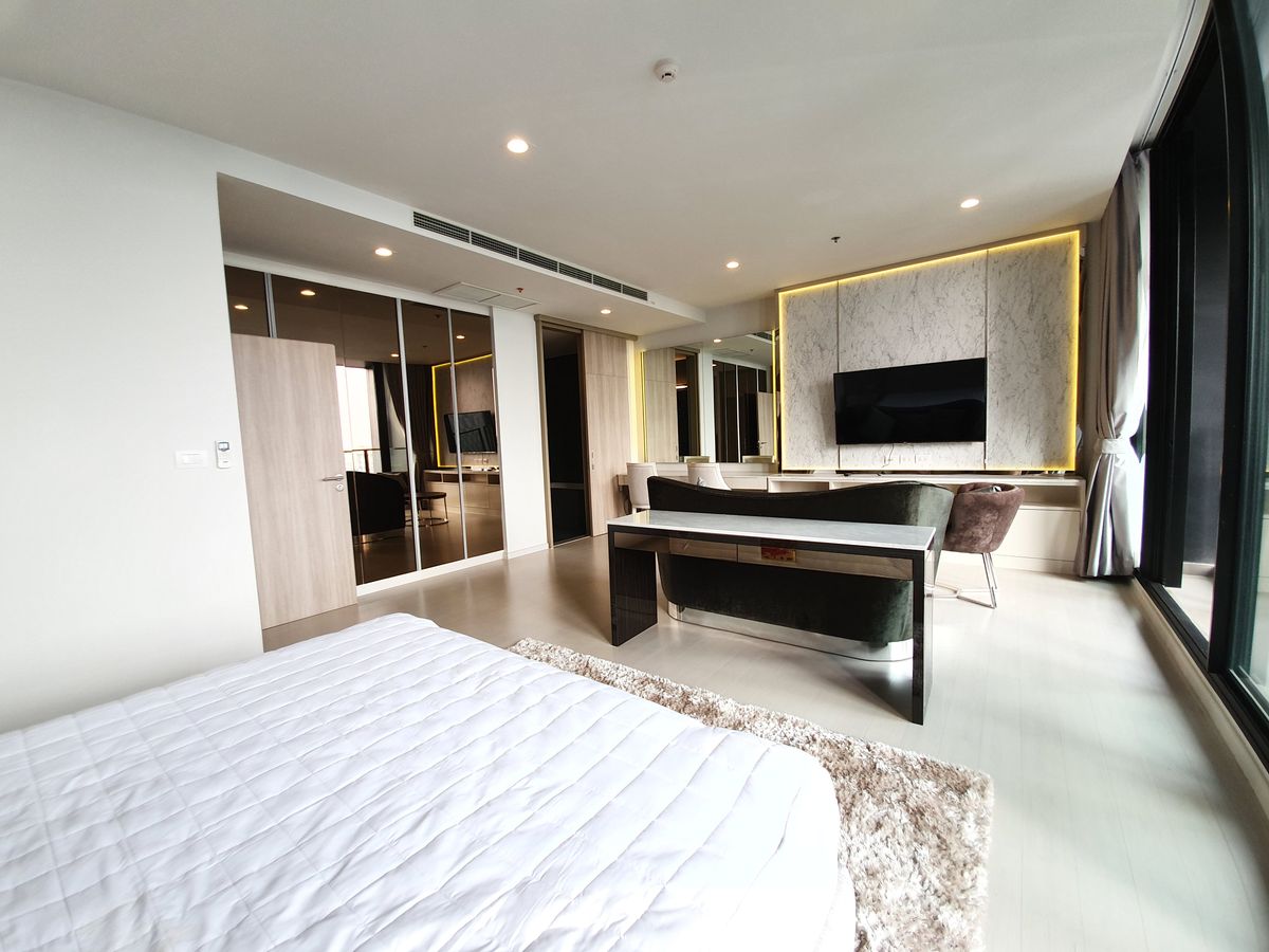 ให้เช่าคอนโดวิทยุ ชิดลม หลังสวน : ให้เช่าห้อง Duplex - Noble Ploenchit ราคา 220,000 บาท [MKr250613]