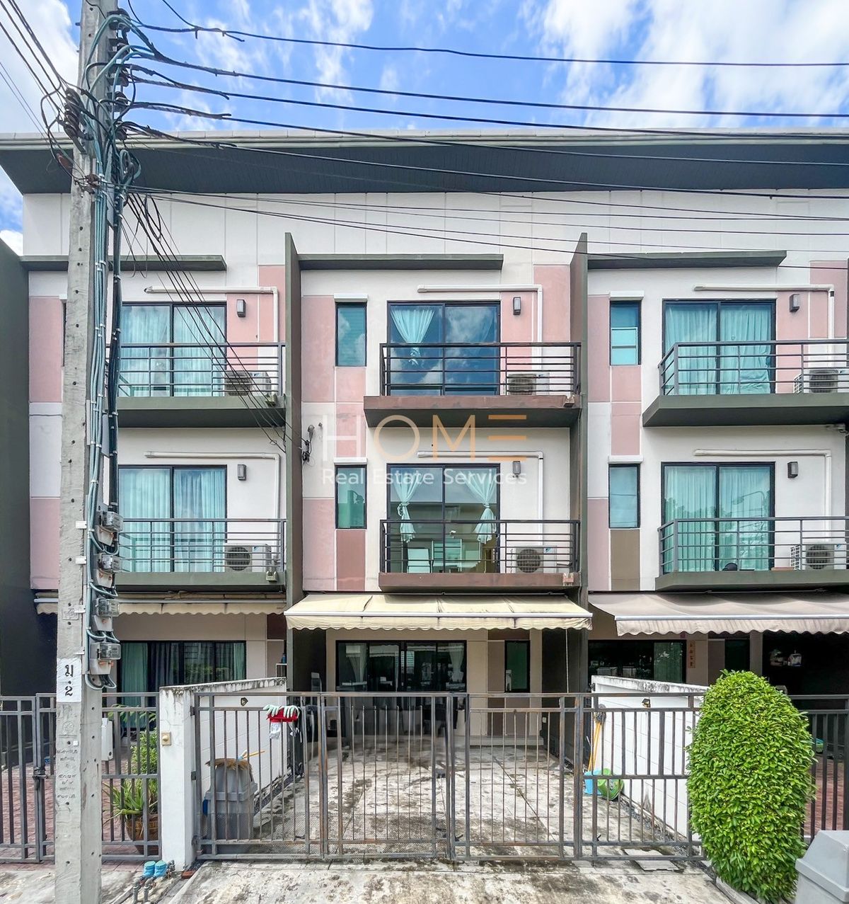 ขายทาวน์โฮมนวมินทร์ รามอินทรา : บ้านกลางเมือง นวมินทร์ 42 / 3 ห้องนอน (ขาย), Baan Klang Muang Nawamin 42 / 3 Bedrooms (FOR SALE) PIK152