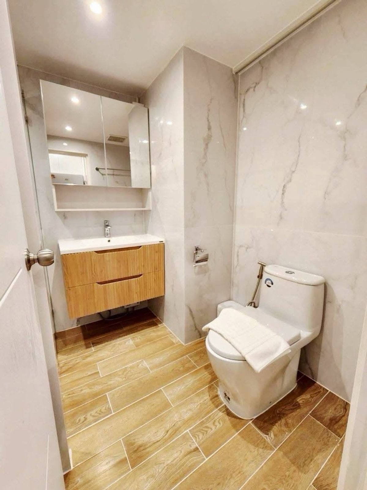 ขายคอนโดนานา : ✅Sukhumvit suite  ใกล้ Terminal 21 Asoke