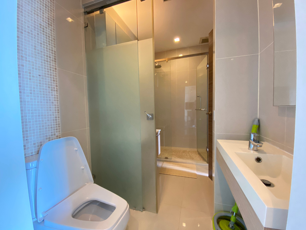 For SaleCondoRama9, Petchburi, RCA : Urgent sale, luxury condo in the heart of Asoke! Addicted to MRT. Price.