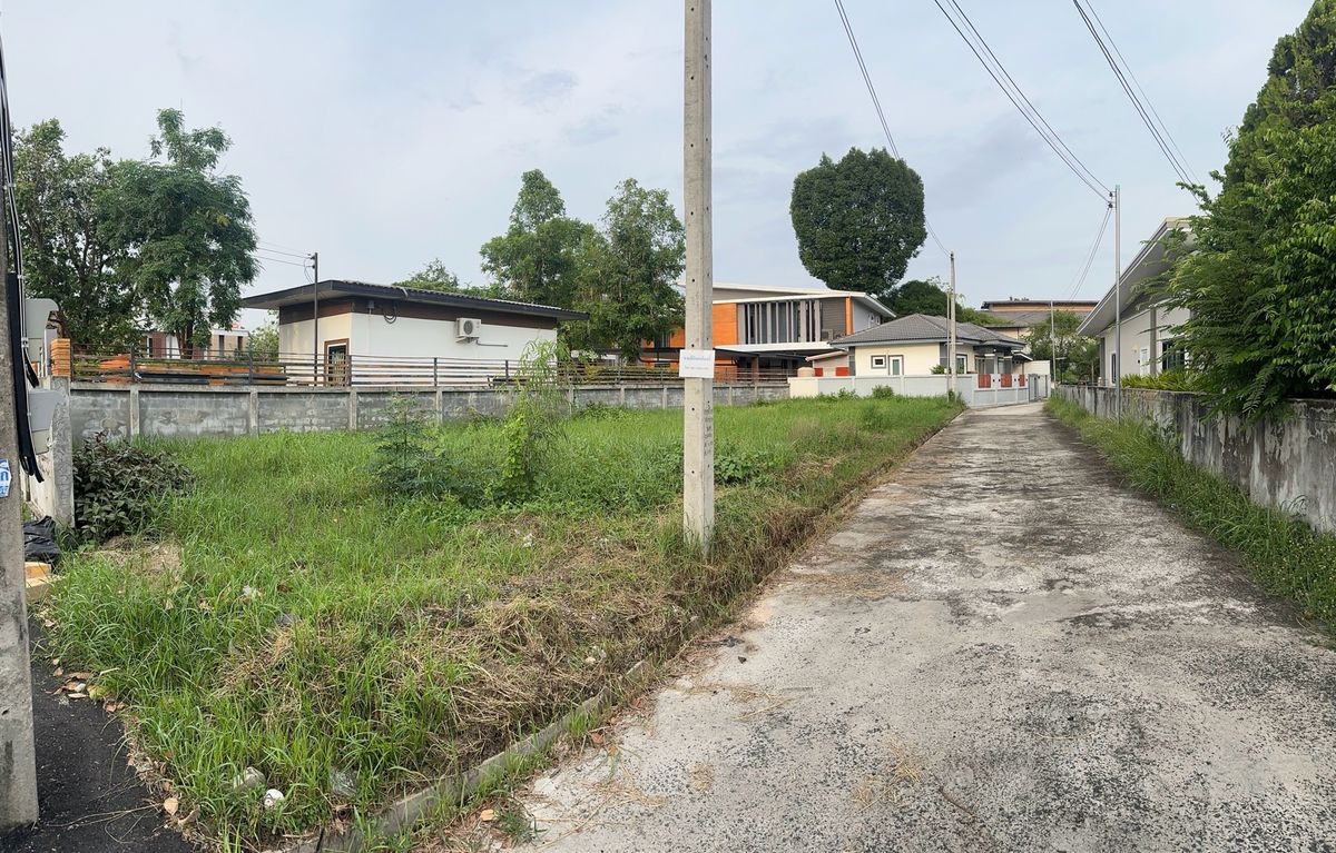 ขายที่ดินอุบลราชธานี : ที่ดินถมแล้ว พร้อมให้ปลูกสร้าง มีรั้ว