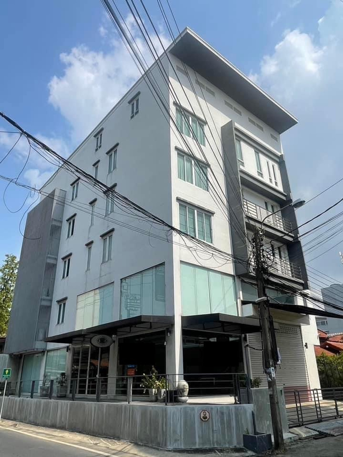 โฮมออฟฟิศพระราม 9 เพชรบุรีตัดใหม่ RCA : ให้เช่า Home Office พระราม9 ซอย 43 พร้อมลิฟท์ส่งของ ใกล้ The nine พระราม9