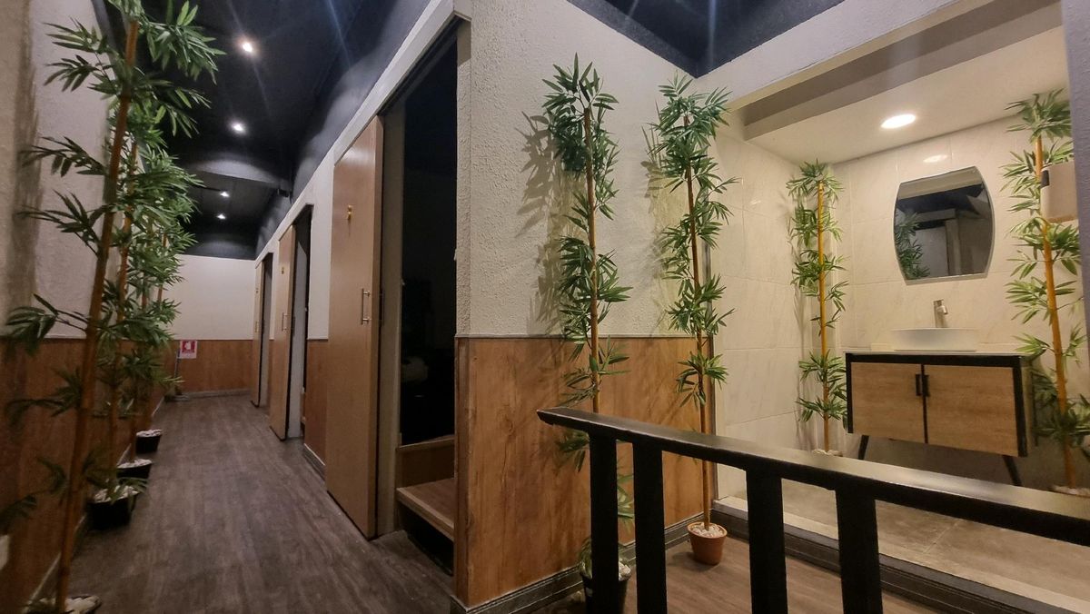 For RentShop HouseSukhumvit, Asoke, Thonglor : Rent a Thonglor commercial building, suitable for a restaurant, 4 meters wide, 15 sq.m., 4 layers high