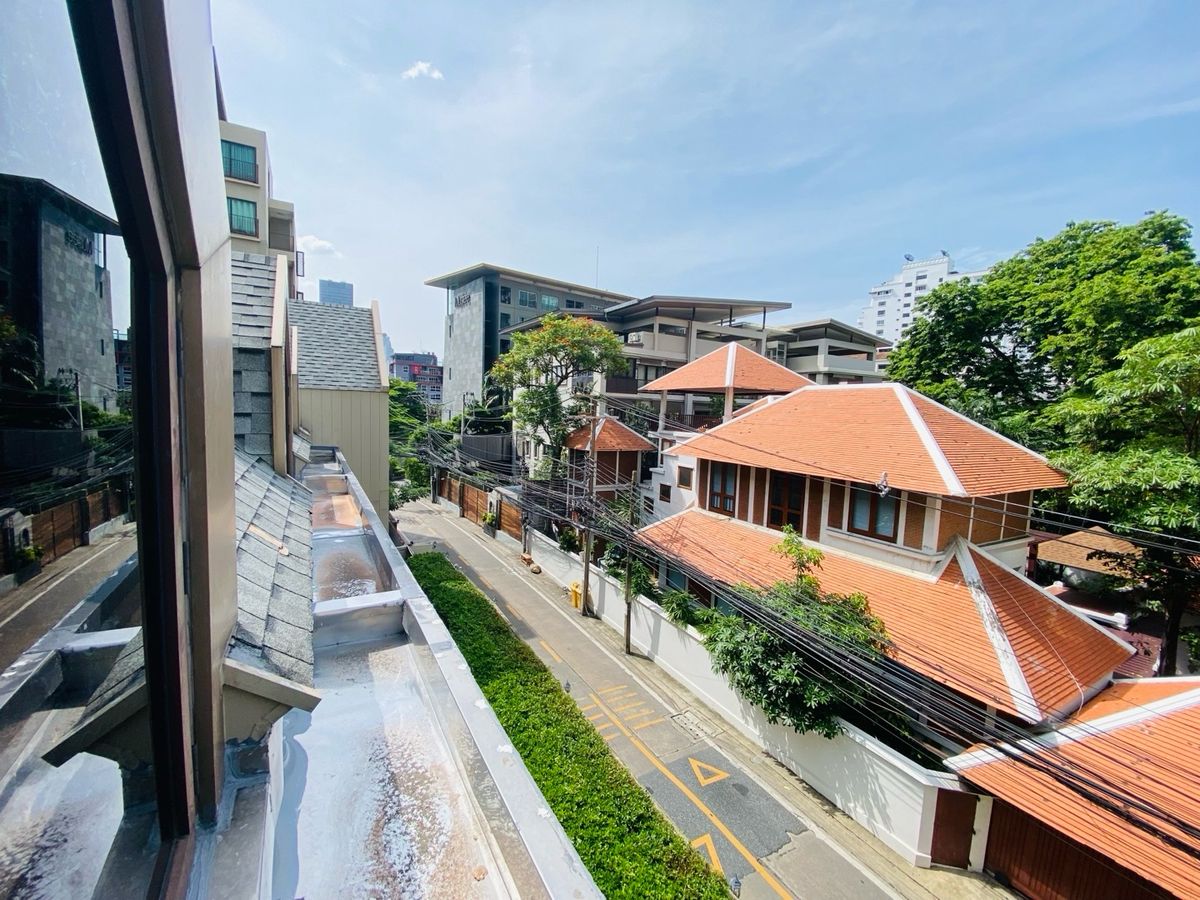 ขายคอนโดสุขุมวิท อโศก ทองหล่อ : เลต ดเวล สุขุมวิท26 คอนโด 3 ชั้น สุด Rare Item พร้อมสระว่ายน้ำส่วนตัว ใจกลางสุขุมวิท 26