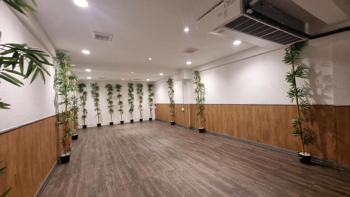 For RentShop HouseSukhumvit, Asoke, Thonglor : Rent a Thonglor commercial building, suitable for a restaurant, 4 meters wide, 15 sq.m., 4 layers high