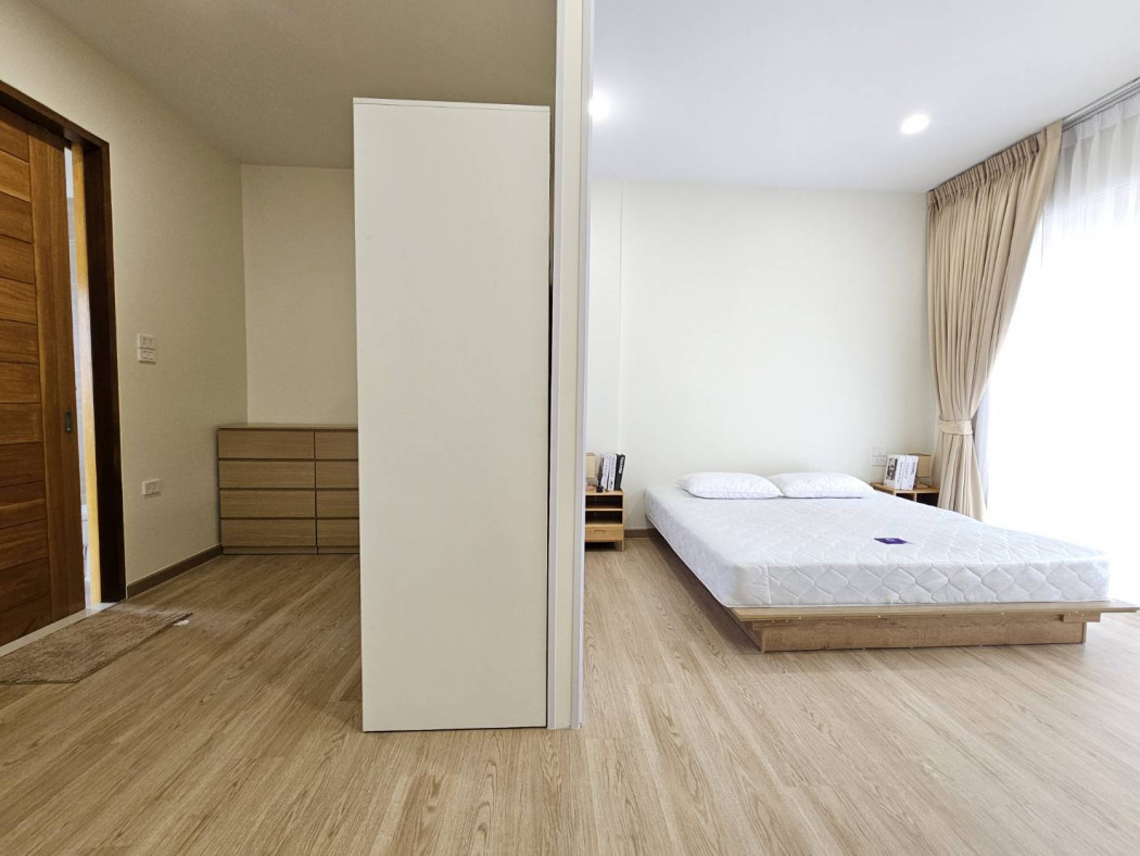 For SaleTownhomeLadprao101, Happy Land, The Mall Bang Kapi : For sale: Townhouse, Lat Phrao 71, Nakniwat, Sangkhom Songkhro, 182 sq m., 20 sq wa, 3 bedrooms, 3 bathrooms, near Central Eastville