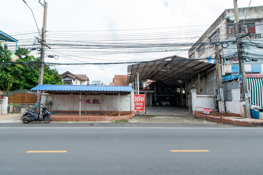 ขายบ้านนนทบุรี บางใหญ่ บางบัวทอง : ขายบ้านเดี่ยว บางบัวทอง เนื้อที่ 174 วา ใกล้ถนนใหญ่กาญจนาภิเษก บ้านเปล่า ต้องรีโนเวท