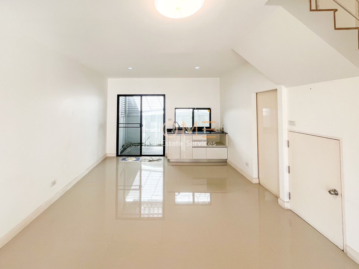 ขายทาวน์โฮมนวมินทร์ รามอินทรา : บ้านกลางเมือง นวมินทร์ 42 / 3 ห้องนอน (ขาย), Baan Klang Muang Nawamin 42 / 3 Bedrooms (FOR SALE) TPM099