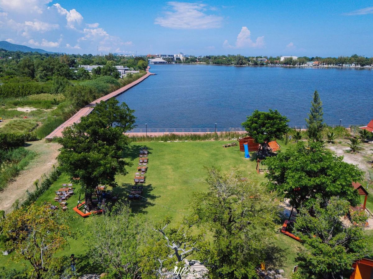 For SaleLandHuahin, Prachuap Khiri Khan, Pran Buri : Area of ​​over 3 rai with premium buildings