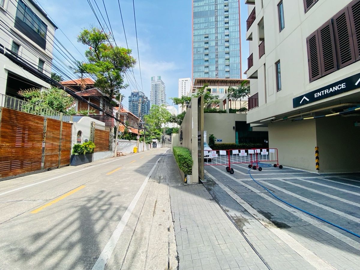 ขายคอนโดสุขุมวิท อโศก ทองหล่อ : เลต ดเวล สุขุมวิท26 คอนโด 3 ชั้น สุด Rare Item พร้อมสระว่ายน้ำส่วนตัว ใจกลางสุขุมวิท 26