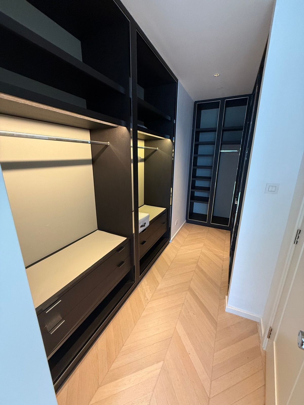 ❖ Nice Decorate ❖ Floor 60 ++ 120.00 sq.m. | 2 bedrooms, 3 bathrooms | Near BTS BTS Saphan Taksin, 6 minutes, Asiatique The Riverfront 5 minutes Loading...