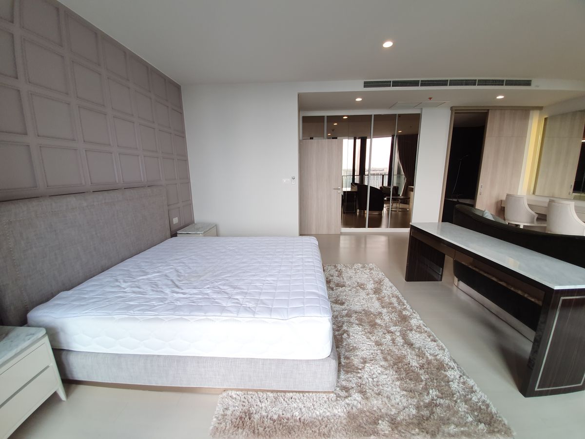 ให้เช่าคอนโดวิทยุ ชิดลม หลังสวน : ให้เช่าห้อง Duplex - Noble Ploenchit ราคา 220,000 บาท [MKr250613]