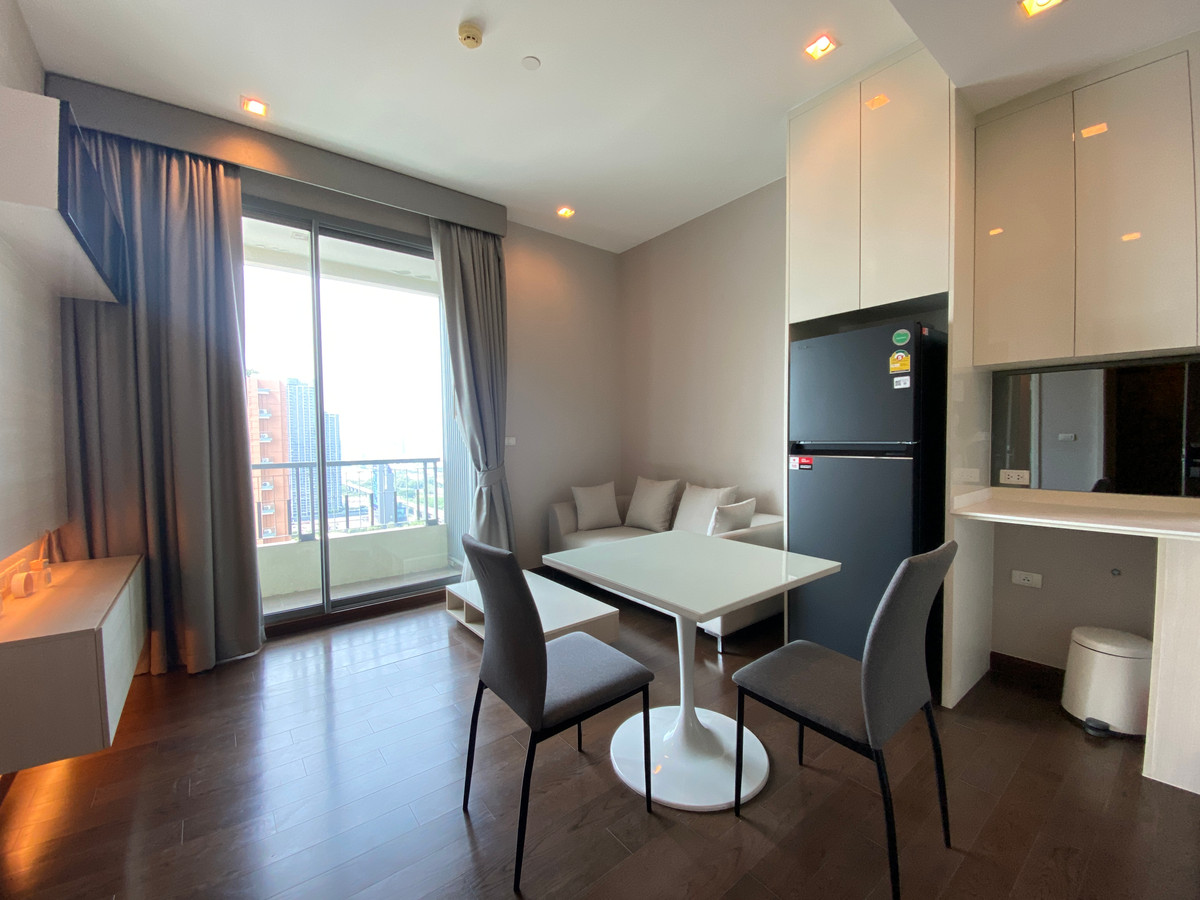 For SaleCondoRama9, Petchburi, RCA : Urgent sale, luxury condo in the heart of Asoke! Addicted to MRT. Price.
