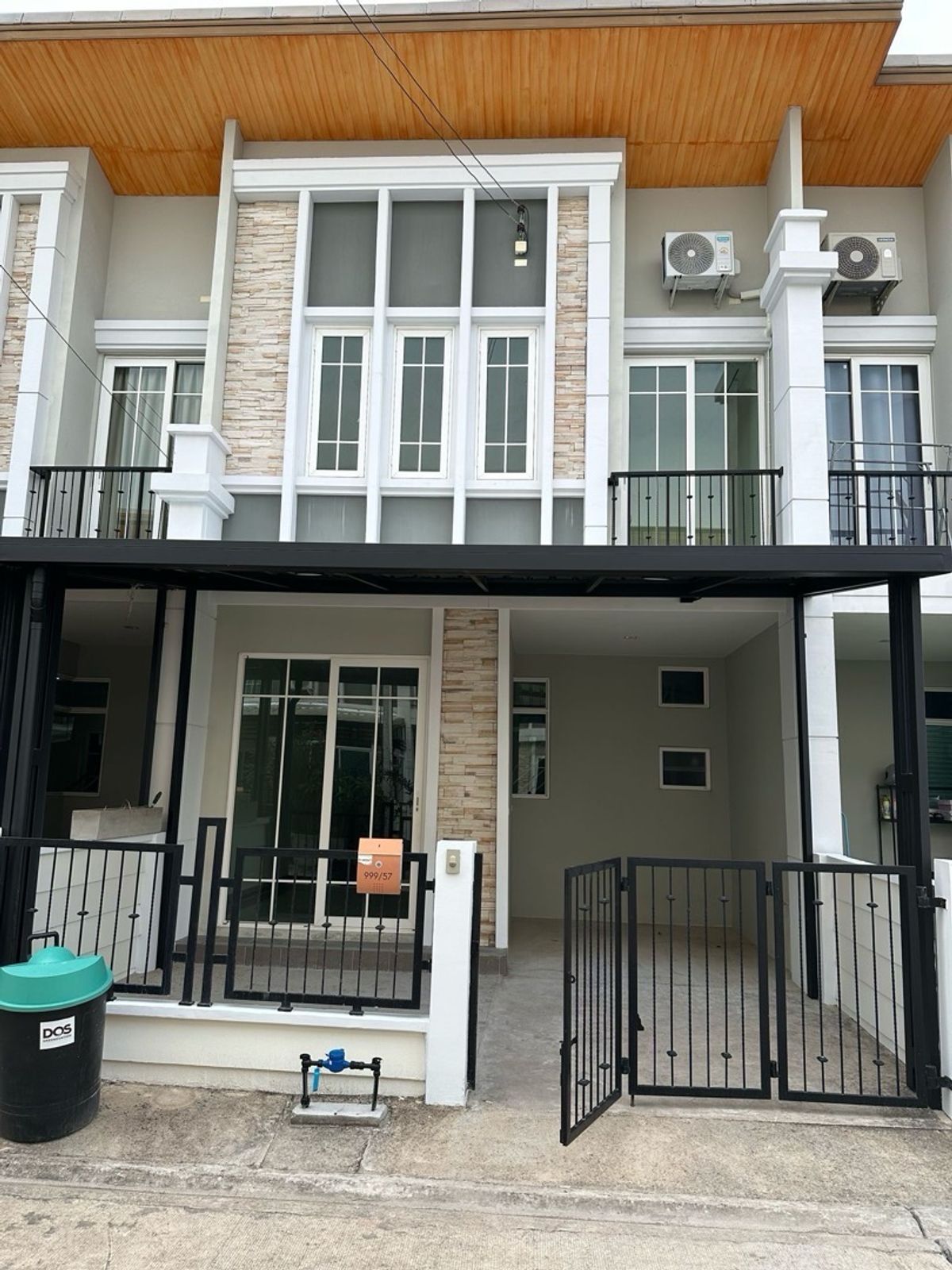 ให้เช่าทาวน์โฮมพัทยา บางแสน ชลบุรี สัตหีบ : golden town pattaya 🤍☀️ 24,000./month 3 bedroom  3 bathroom 1 living room🖼️