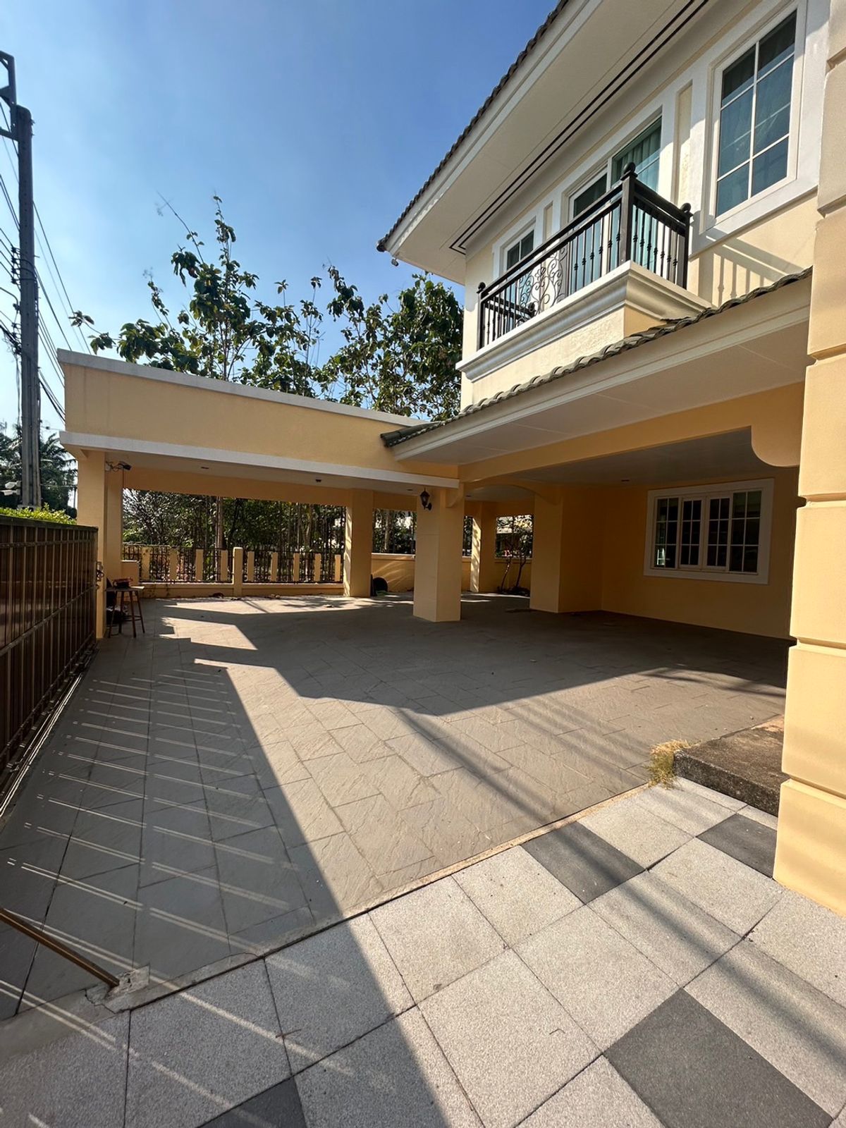 ขายบ้านลาดกระบัง สุวรรณภูมิ : โกลเด้น นครา อ่อนนุช 65 / 4 ห้องนอน (ขาย), Golden Nakara Onnut 65 / 4 Bedrooms (FOR SALE) FON062