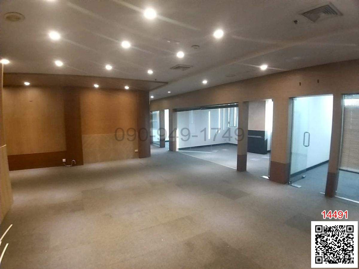 For RentOfficeBangna, Bearing, Lasalle : The Central City Tower is 250 square meters in the Central Bangna Department Store.