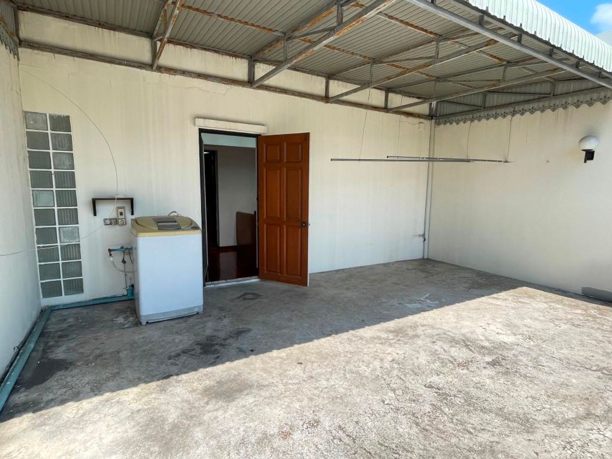 ขายทาวน์โฮมพระราม 3 สาธุประดิษฐ์ : ขาย ทาวน์โฮม หมู่บ้าน Garden house – ติดถนนนนทรี(ระหว่างซอย 26 – 28) – เนื้อที่ดิน 32 ตารางวา  พื้นที่ใช้สอยประมาณ 300-400 ตารางเมตร 4 ชั้น ขนาดประมาณ หน้ากว้าง 6.4 เมตร ลึก 20 เมตร 3 ห้องนอน 1ห้องทำงาน