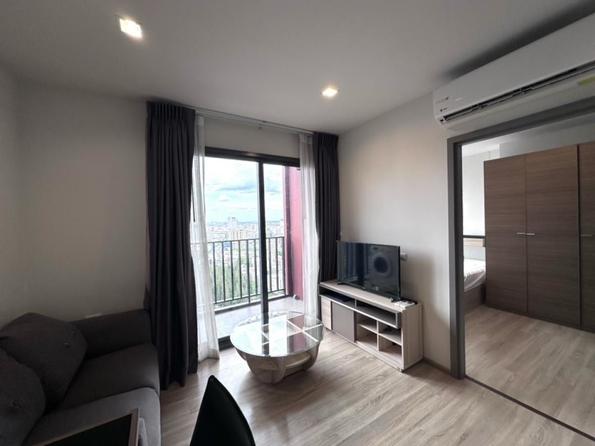 For RentCondoRama9, Petchburi, RCA : The Base Garden Rama9, an empty corner room, ready to stay 💖 Add LINE @Rentcondo