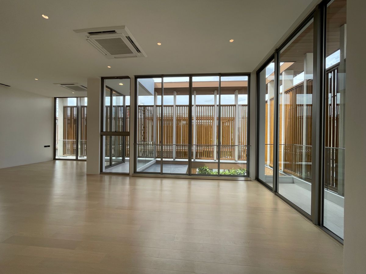 ขายบ้านอารีย์ อนุสาวรีย์ : ขายบ้านเดี่ยวหรูระดับSuper Luxury ใจกลางอารีย์ Vi Ari (วี อารีย์) ขนาด 3.5 ชั้น  มาพร้อมสระว่ายน้ำส่วนตัวและยิมในบ้าน โดดเด่นของดีไซน์ Double Volume ที่ให้ความรู้สึกโอ่โถง และความครบครันของ Facility ส่วนตัวสะดวกสบาย พร้อมระบบ Smart Home และความปลอดภัยสูง