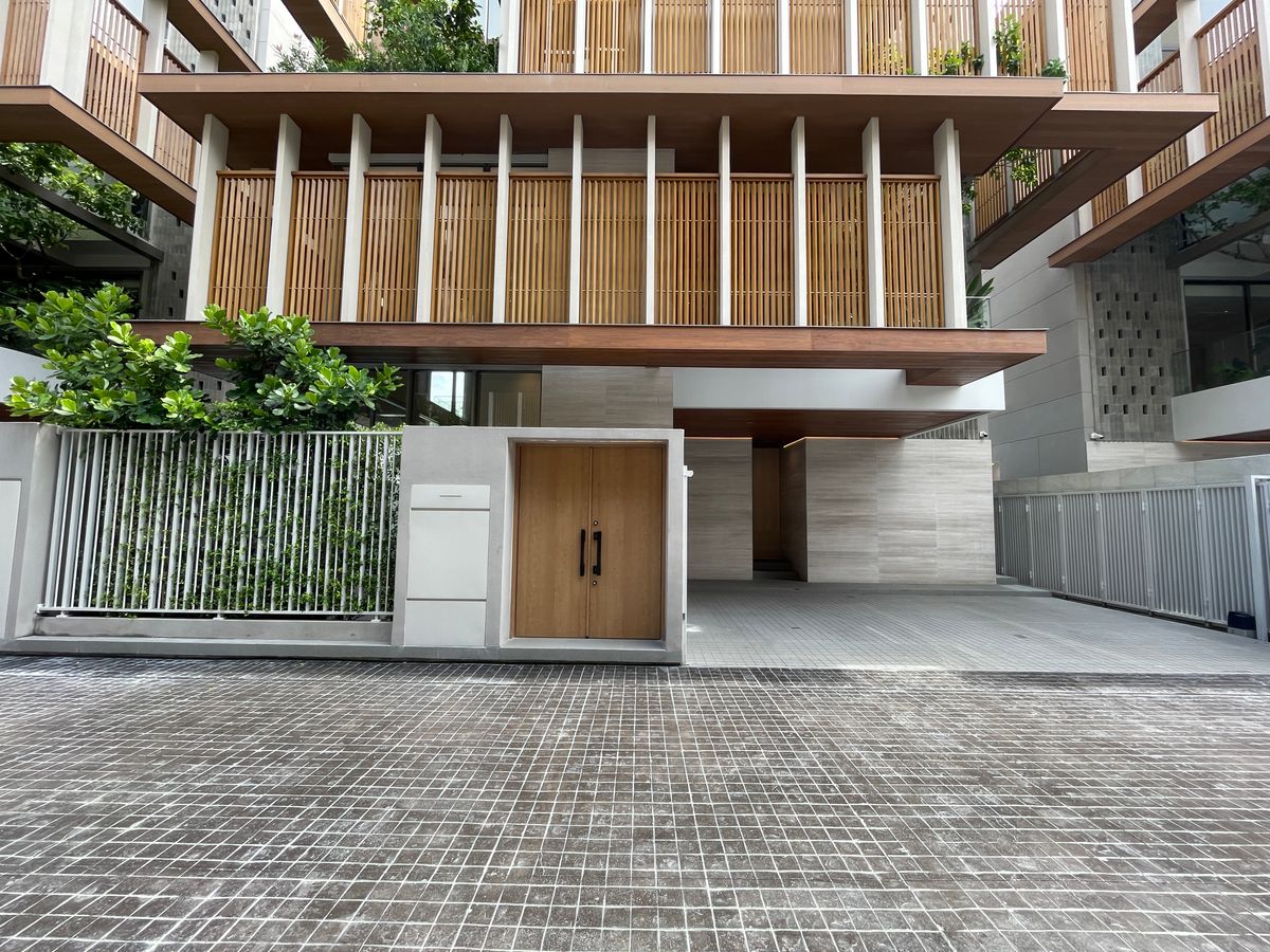 ขายบ้านอารีย์ อนุสาวรีย์ : ขายบ้านเดี่ยวหรูระดับSuper Luxury ใจกลางอารีย์ Vi Ari (วี อารีย์) ขนาด 3.5 ชั้น  มาพร้อมสระว่ายน้ำส่วนตัวและยิมในบ้าน โดดเด่นของดีไซน์ Double Volume ที่ให้ความรู้สึกโอ่โถง และความครบครันของ Facility ส่วนตัวสะดวกสบาย พร้อมระบบ Smart Home และความปลอดภัยสูง