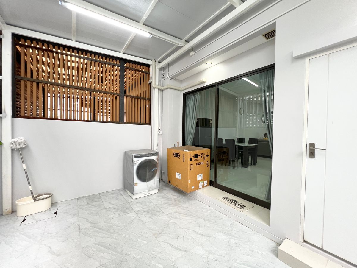 ทาวน์โฮมเกษตร นวมินทร์ ลาดปลาเค้า : ขาย ทาว์นโฮมหรู โครงการ The Landmark เอกมัย-รามอินทรา จาก Land and House บ้าน renovate ใหม่ เฟอร์ครบ พร้อมอยู่