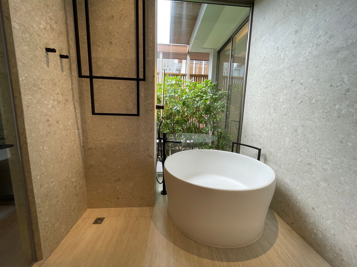 ขายบ้านอารีย์ อนุสาวรีย์ : ขายบ้านเดี่ยวหรูระดับSuper Luxury ใจกลางอารีย์ Vi Ari (วี อารีย์) ขนาด 3.5 ชั้น  มาพร้อมสระว่ายน้ำส่วนตัวและยิมในบ้าน โดดเด่นของดีไซน์ Double Volume ที่ให้ความรู้สึกโอ่โถง และความครบครันของ Facility ส่วนตัวสะดวกสบาย พร้อมระบบ Smart Home และความปลอดภัยสูง