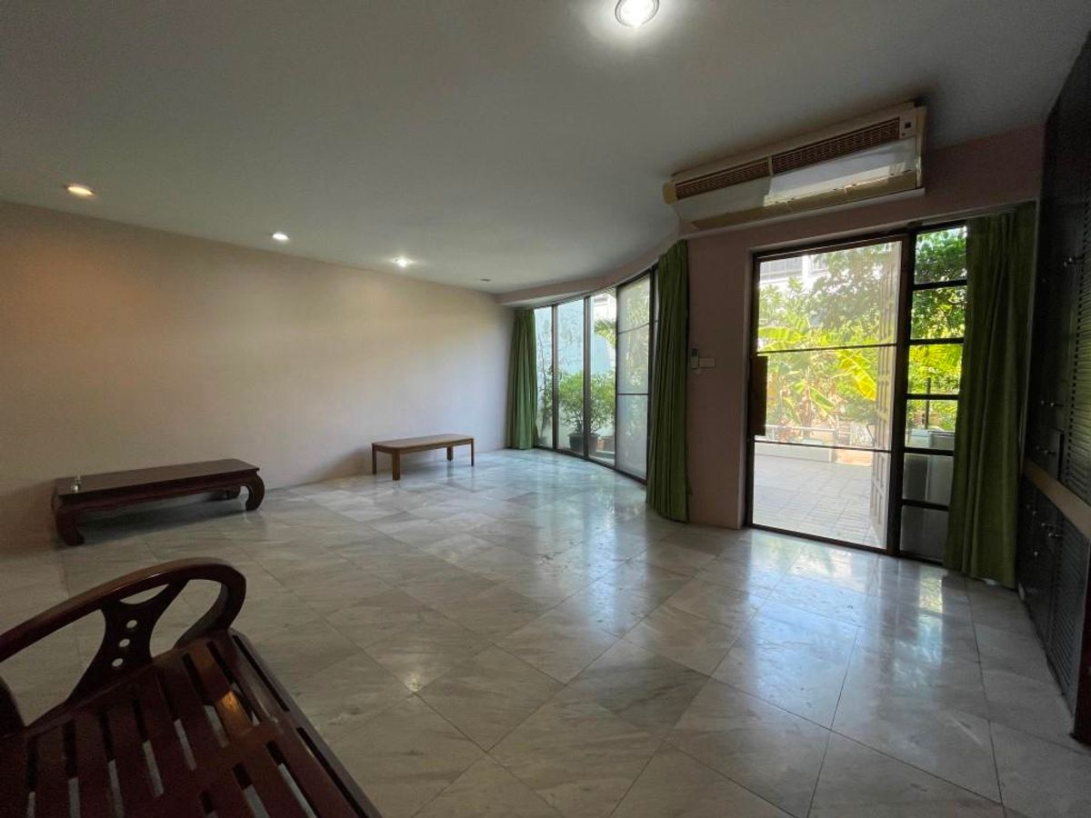 ขายทาวน์โฮมพระราม 3 สาธุประดิษฐ์ : ขาย ทาวน์โฮม หมู่บ้าน Garden house – ติดถนนนนทรี(ระหว่างซอย 26 – 28) – เนื้อที่ดิน 32 ตารางวา  พื้นที่ใช้สอยประมาณ 300-400 ตารางเมตร 4 ชั้น ขนาดประมาณ หน้ากว้าง 6.4 เมตร ลึก 20 เมตร 3 ห้องนอน 1ห้องทำงาน