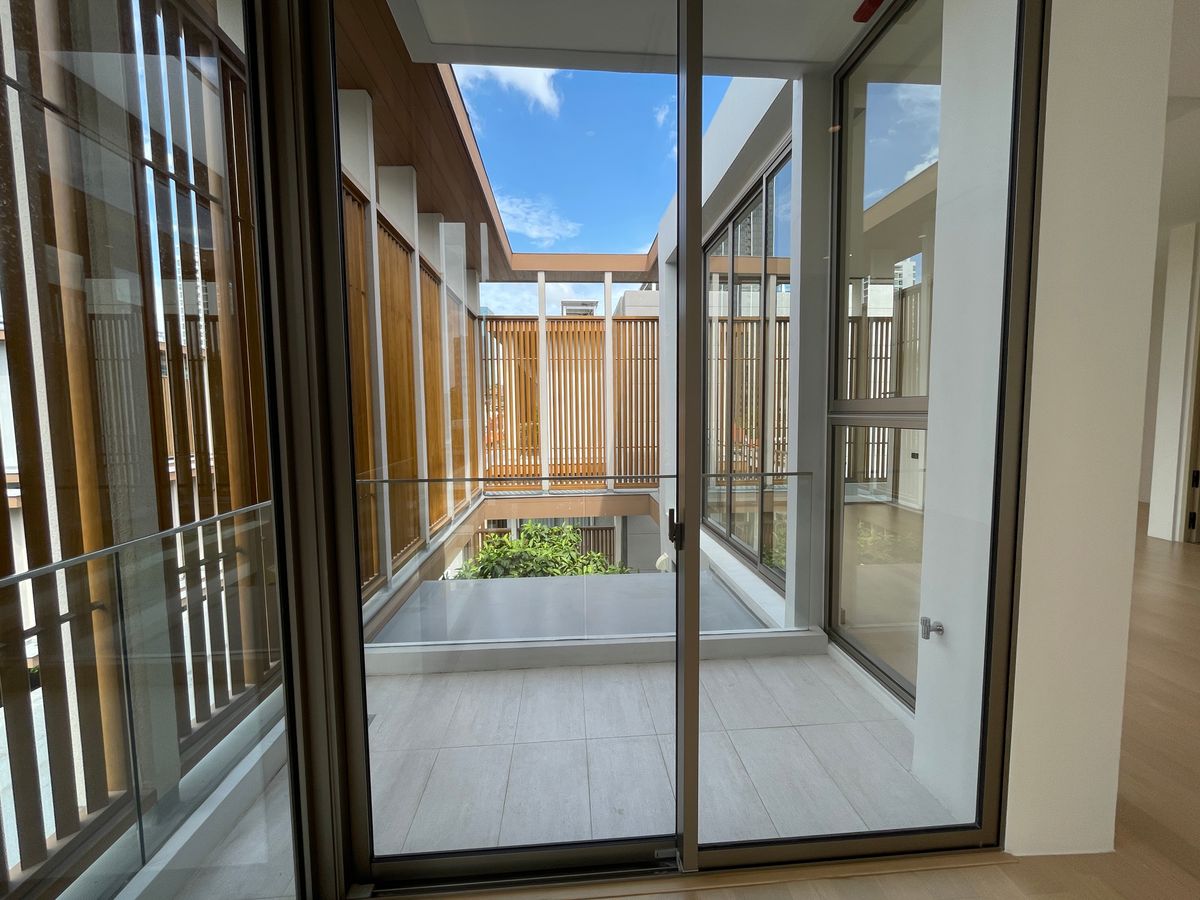 ขายบ้านอารีย์ อนุสาวรีย์ : ขายบ้านเดี่ยวหรูระดับSuper Luxury ใจกลางอารีย์ Vi Ari (วี อารีย์) ขนาด 3.5 ชั้น  มาพร้อมสระว่ายน้ำส่วนตัวและยิมในบ้าน โดดเด่นของดีไซน์ Double Volume ที่ให้ความรู้สึกโอ่โถง และความครบครันของ Facility ส่วนตัวสะดวกสบาย พร้อมระบบ Smart Home และความปลอดภัยสูง