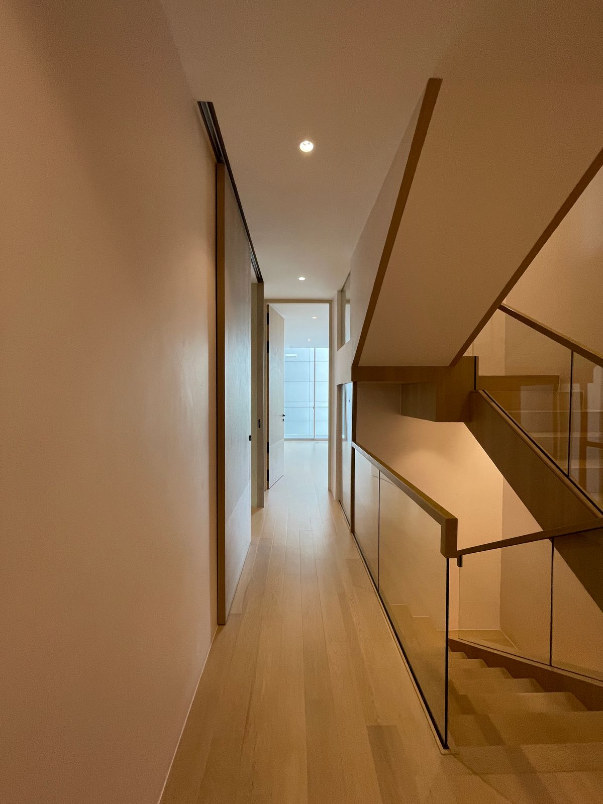 ขายบ้านอารีย์ อนุสาวรีย์ : ขายบ้านเดี่ยวหรูระดับSuper Luxury ใจกลางอารีย์ Vi Ari (วี อารีย์) ขนาด 3.5 ชั้น  มาพร้อมสระว่ายน้ำส่วนตัวและยิมในบ้าน โดดเด่นของดีไซน์ Double Volume ที่ให้ความรู้สึกโอ่โถง และความครบครันของ Facility ส่วนตัวสะดวกสบาย พร้อมระบบ Smart Home และความปลอดภัยสูง