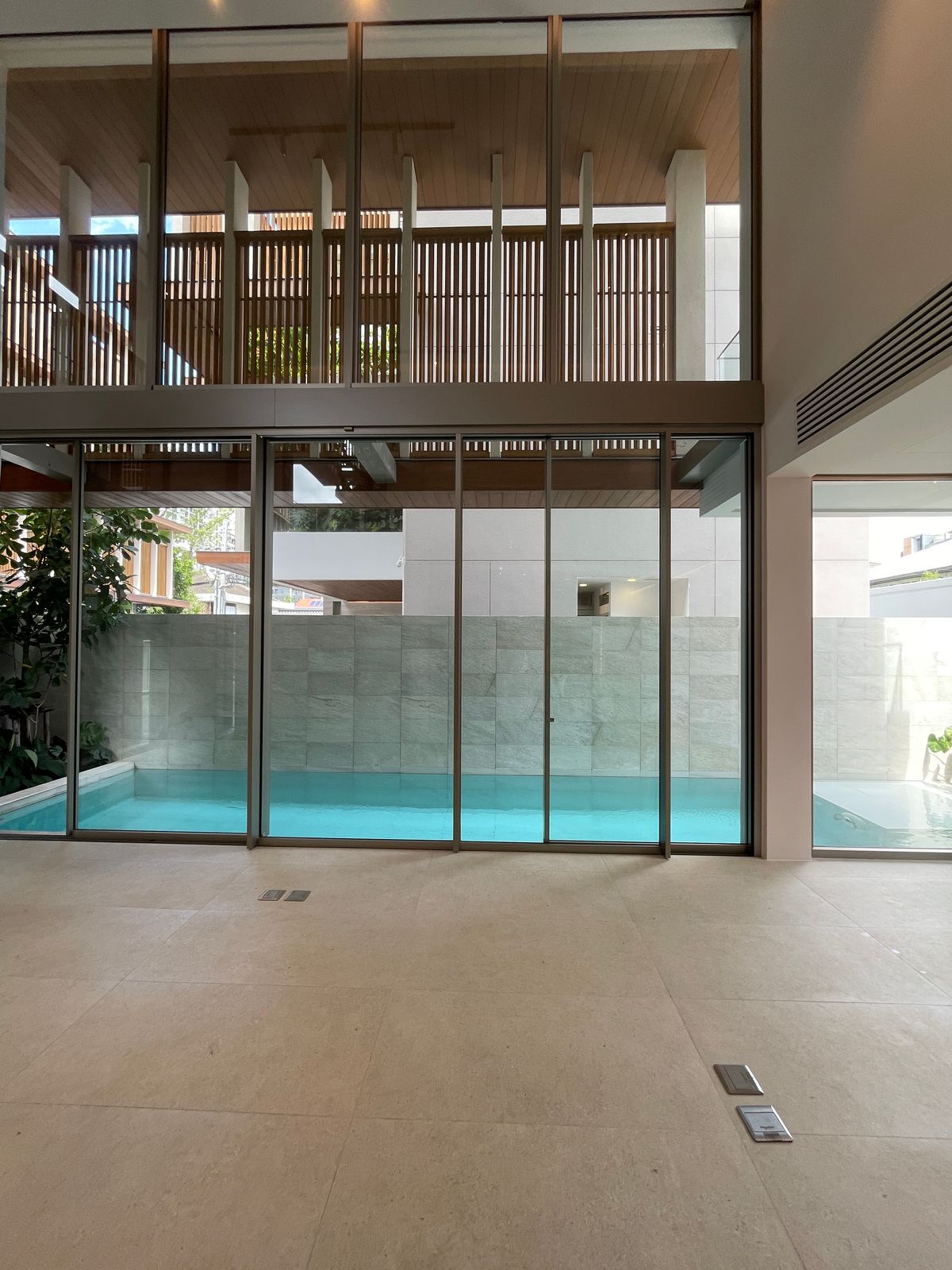 ขายบ้านอารีย์ อนุสาวรีย์ : ขายบ้านเดี่ยวหรูระดับSuper Luxury ใจกลางอารีย์ Vi Ari (วี อารีย์) ขนาด 3.5 ชั้น  มาพร้อมสระว่ายน้ำส่วนตัวและยิมในบ้าน โดดเด่นของดีไซน์ Double Volume ที่ให้ความรู้สึกโอ่โถง และความครบครันของ Facility ส่วนตัวสะดวกสบาย พร้อมระบบ Smart Home และความปลอดภัยสูง