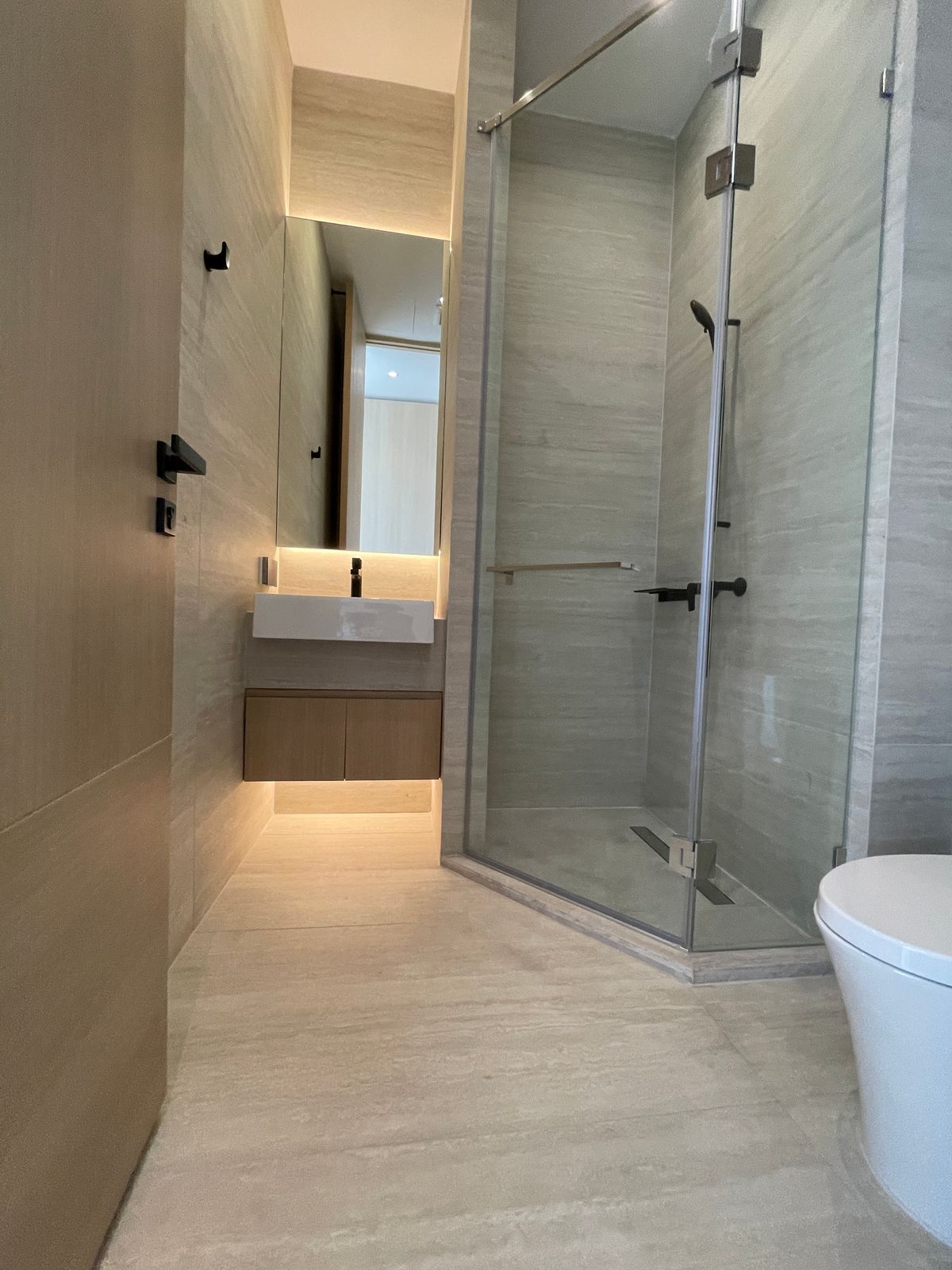 ขายบ้านอารีย์ อนุสาวรีย์ : ขายบ้านเดี่ยวหรูระดับSuper Luxury ใจกลางอารีย์ Vi Ari (วี อารีย์) ขนาด 3.5 ชั้น  มาพร้อมสระว่ายน้ำส่วนตัวและยิมในบ้าน โดดเด่นของดีไซน์ Double Volume ที่ให้ความรู้สึกโอ่โถง และความครบครันของ Facility ส่วนตัวสะดวกสบาย พร้อมระบบ Smart Home และความปลอดภัยสูง