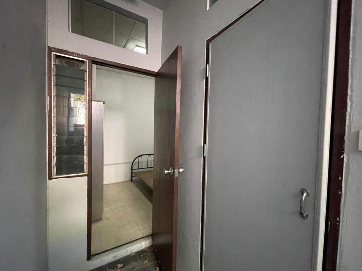 ขายทาวน์โฮมพระราม 3 สาธุประดิษฐ์ : ขาย ทาวน์โฮม หมู่บ้าน Garden house – ติดถนนนนทรี(ระหว่างซอย 26 – 28) – เนื้อที่ดิน 32 ตารางวา  พื้นที่ใช้สอยประมาณ 300-400 ตารางเมตร 4 ชั้น ขนาดประมาณ หน้ากว้าง 6.4 เมตร ลึก 20 เมตร 3 ห้องนอน 1ห้องทำงาน