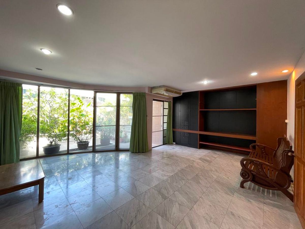 ขายทาวน์โฮมพระราม 3 สาธุประดิษฐ์ : ขาย ทาวน์โฮม หมู่บ้าน Garden house – ติดถนนนนทรี(ระหว่างซอย 26 – 28) – เนื้อที่ดิน 32 ตารางวา  พื้นที่ใช้สอยประมาณ 300-400 ตารางเมตร 4 ชั้น ขนาดประมาณ หน้ากว้าง 6.4 เมตร ลึก 20 เมตร 3 ห้องนอน 1ห้องทำงาน