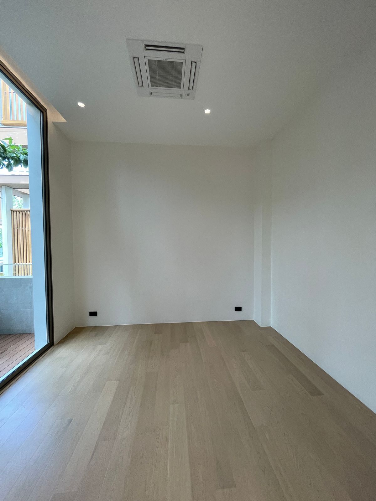 ขายบ้านอารีย์ อนุสาวรีย์ : ขายบ้านเดี่ยวหรูระดับSuper Luxury ใจกลางอารีย์ Vi Ari (วี อารีย์) ขนาด 3.5 ชั้น  มาพร้อมสระว่ายน้ำส่วนตัวและยิมในบ้าน โดดเด่นของดีไซน์ Double Volume ที่ให้ความรู้สึกโอ่โถง และความครบครันของ Facility ส่วนตัวสะดวกสบาย พร้อมระบบ Smart Home และความปลอดภัยสูง