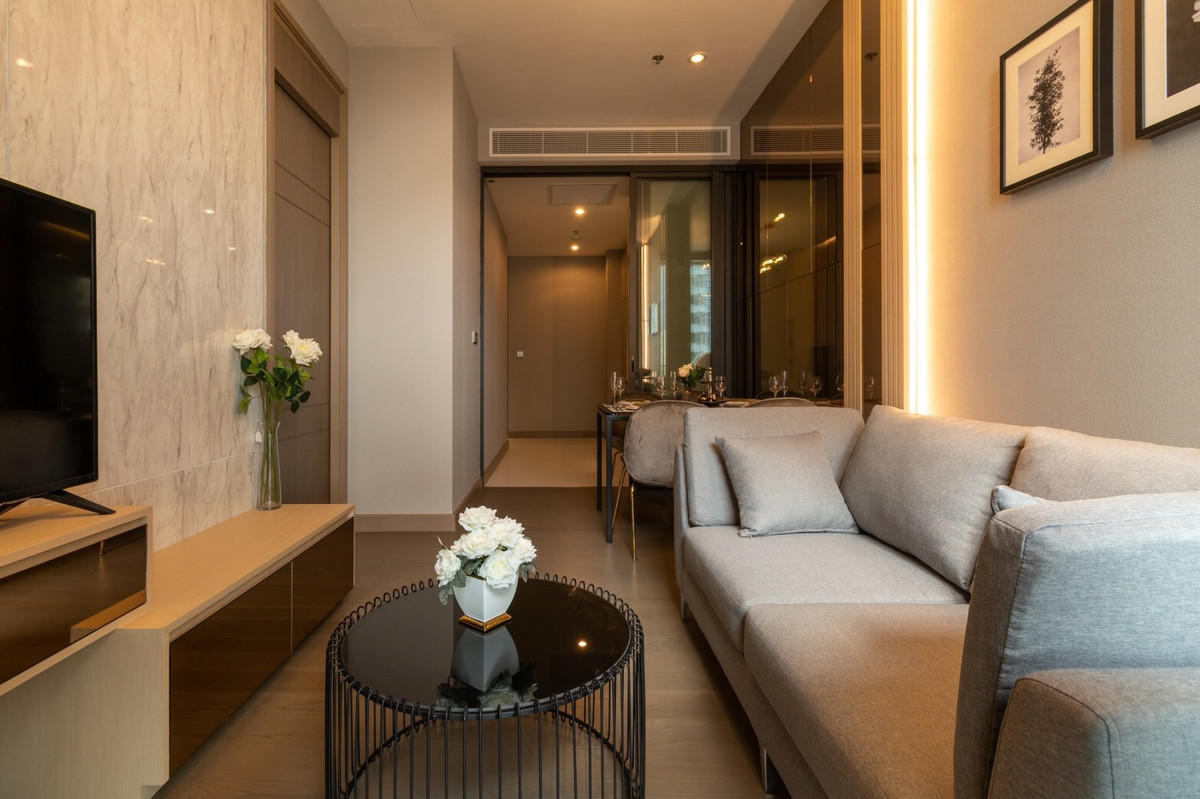 ให้เช่าคอนโดพระราม 9 เพชรบุรีตัดใหม่ RCA : ให้เช่า Esse Singha Complex  คอนโดหรูใจกลางเมือง ติด MRT อโศกจริงๆ!“