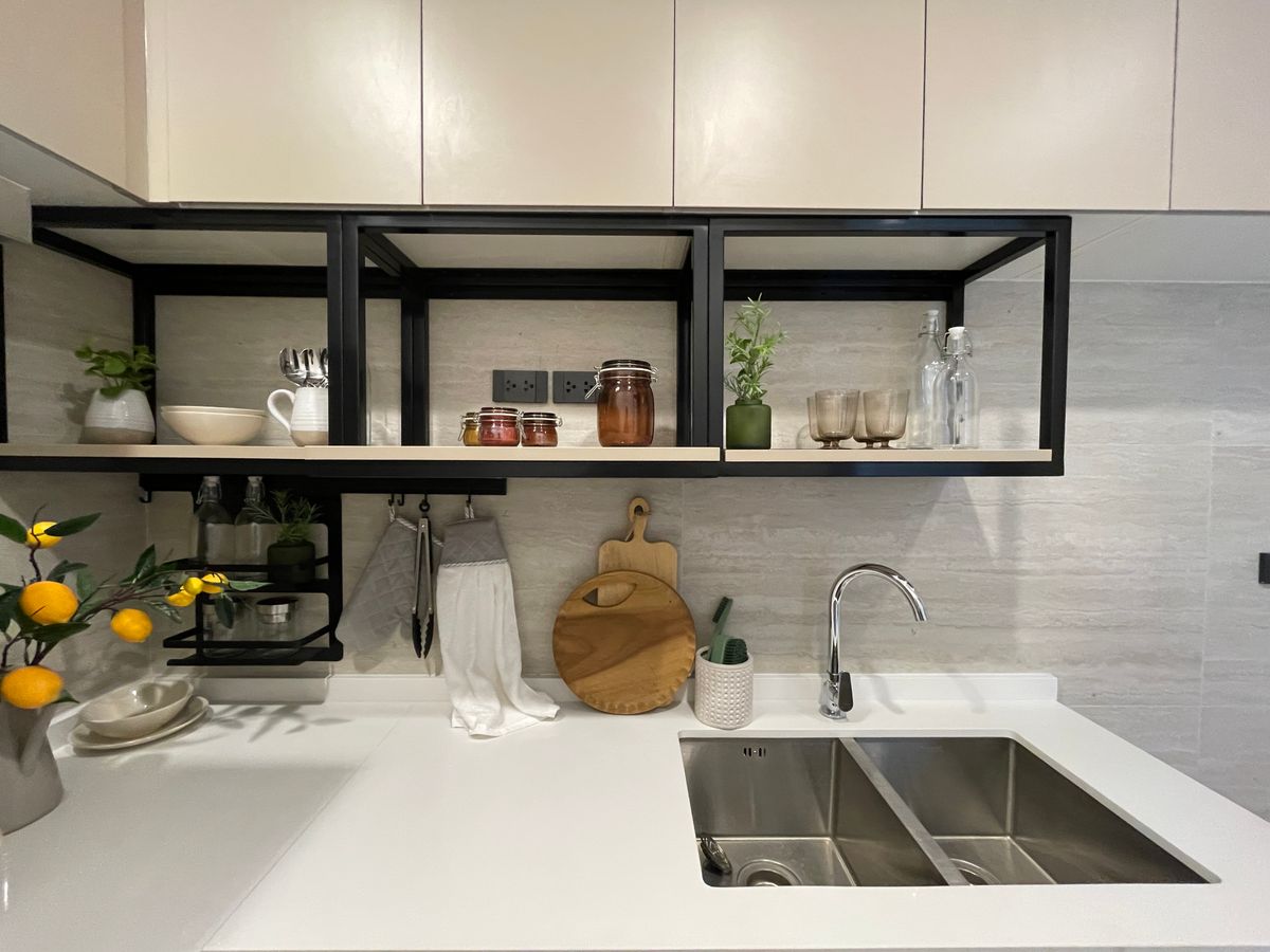 ขายบ้านอารีย์ อนุสาวรีย์ : ขายบ้านเดี่ยวหรูระดับSuper Luxury ใจกลางอารีย์ Vi Ari (วี อารีย์) ขนาด 3.5 ชั้น  มาพร้อมสระว่ายน้ำส่วนตัวและยิมในบ้าน โดดเด่นของดีไซน์ Double Volume ที่ให้ความรู้สึกโอ่โถง และความครบครันของ Facility ส่วนตัวสะดวกสบาย พร้อมระบบ Smart Home และความปลอดภัยสูง