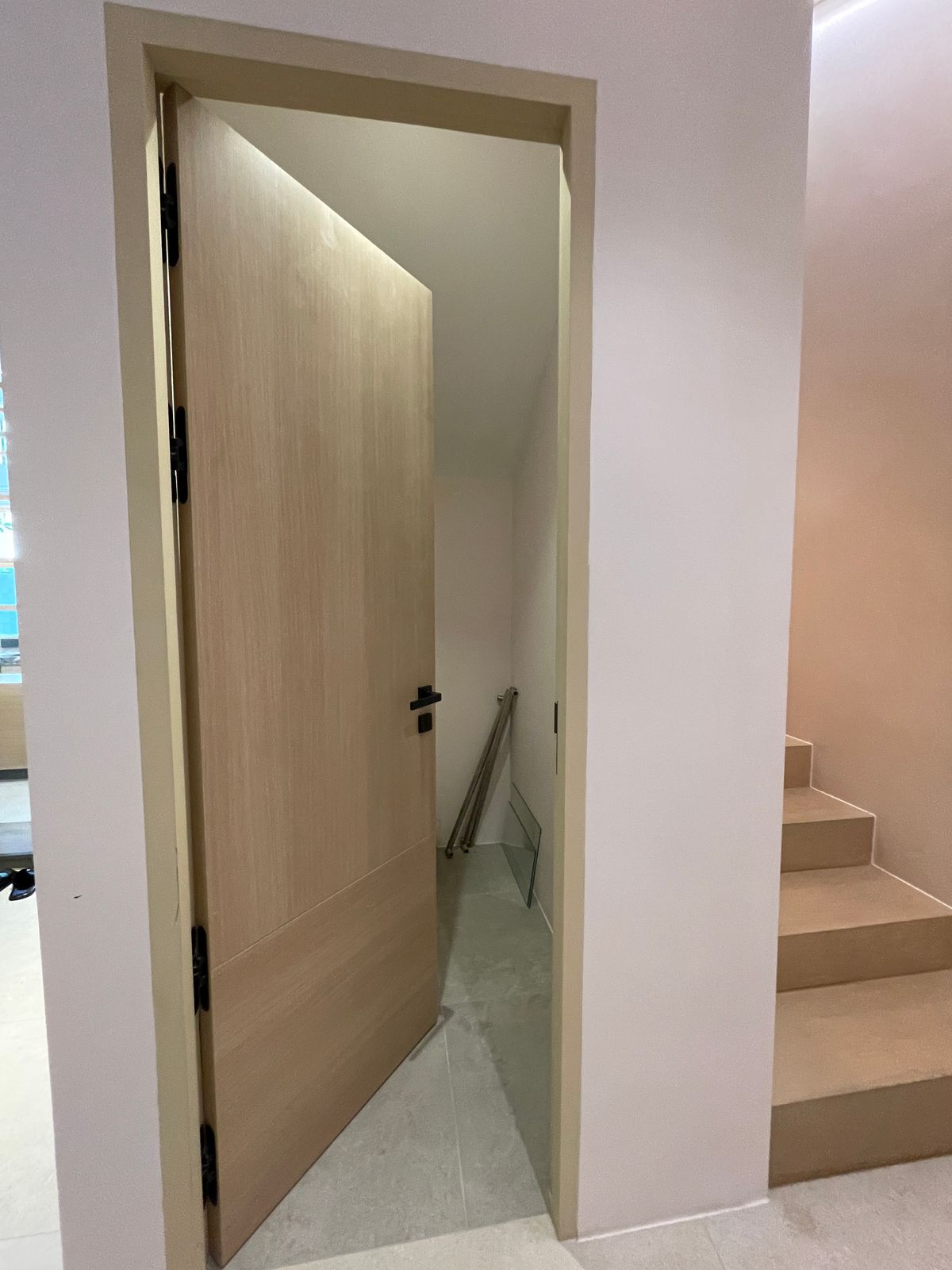 ขายบ้านอารีย์ อนุสาวรีย์ : ขายบ้านเดี่ยวหรูระดับSuper Luxury ใจกลางอารีย์ Vi Ari (วี อารีย์) ขนาด 3.5 ชั้น  มาพร้อมสระว่ายน้ำส่วนตัวและยิมในบ้าน โดดเด่นของดีไซน์ Double Volume ที่ให้ความรู้สึกโอ่โถง และความครบครันของ Facility ส่วนตัวสะดวกสบาย พร้อมระบบ Smart Home และความปลอดภัยสูง