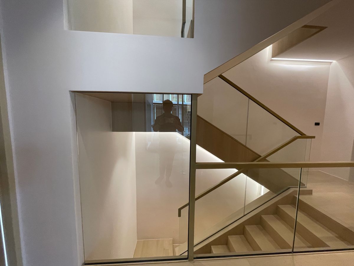 ขายบ้านอารีย์ อนุสาวรีย์ : ขายบ้านเดี่ยวหรูระดับSuper Luxury ใจกลางอารีย์ Vi Ari (วี อารีย์) ขนาด 3.5 ชั้น  มาพร้อมสระว่ายน้ำส่วนตัวและยิมในบ้าน โดดเด่นของดีไซน์ Double Volume ที่ให้ความรู้สึกโอ่โถง และความครบครันของ Facility ส่วนตัวสะดวกสบาย พร้อมระบบ Smart Home และความปลอดภัยสูง