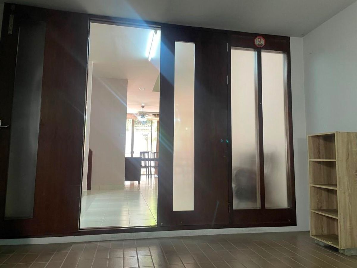 ขายทาวน์โฮมพระราม 3 สาธุประดิษฐ์ : ขาย ทาวน์โฮม หมู่บ้าน Garden house – ติดถนนนนทรี(ระหว่างซอย 26 – 28) – เนื้อที่ดิน 32 ตารางวา  พื้นที่ใช้สอยประมาณ 300-400 ตารางเมตร 4 ชั้น ขนาดประมาณ หน้ากว้าง 6.4 เมตร ลึก 20 เมตร 3 ห้องนอน 1ห้องทำงาน