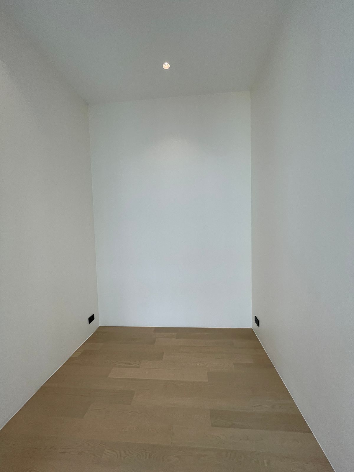 ขายบ้านอารีย์ อนุสาวรีย์ : ขายบ้านเดี่ยวหรูระดับSuper Luxury ใจกลางอารีย์ Vi Ari (วี อารีย์) ขนาด 3.5 ชั้น  มาพร้อมสระว่ายน้ำส่วนตัวและยิมในบ้าน โดดเด่นของดีไซน์ Double Volume ที่ให้ความรู้สึกโอ่โถง และความครบครันของ Facility ส่วนตัวสะดวกสบาย พร้อมระบบ Smart Home และความปลอดภัยสูง