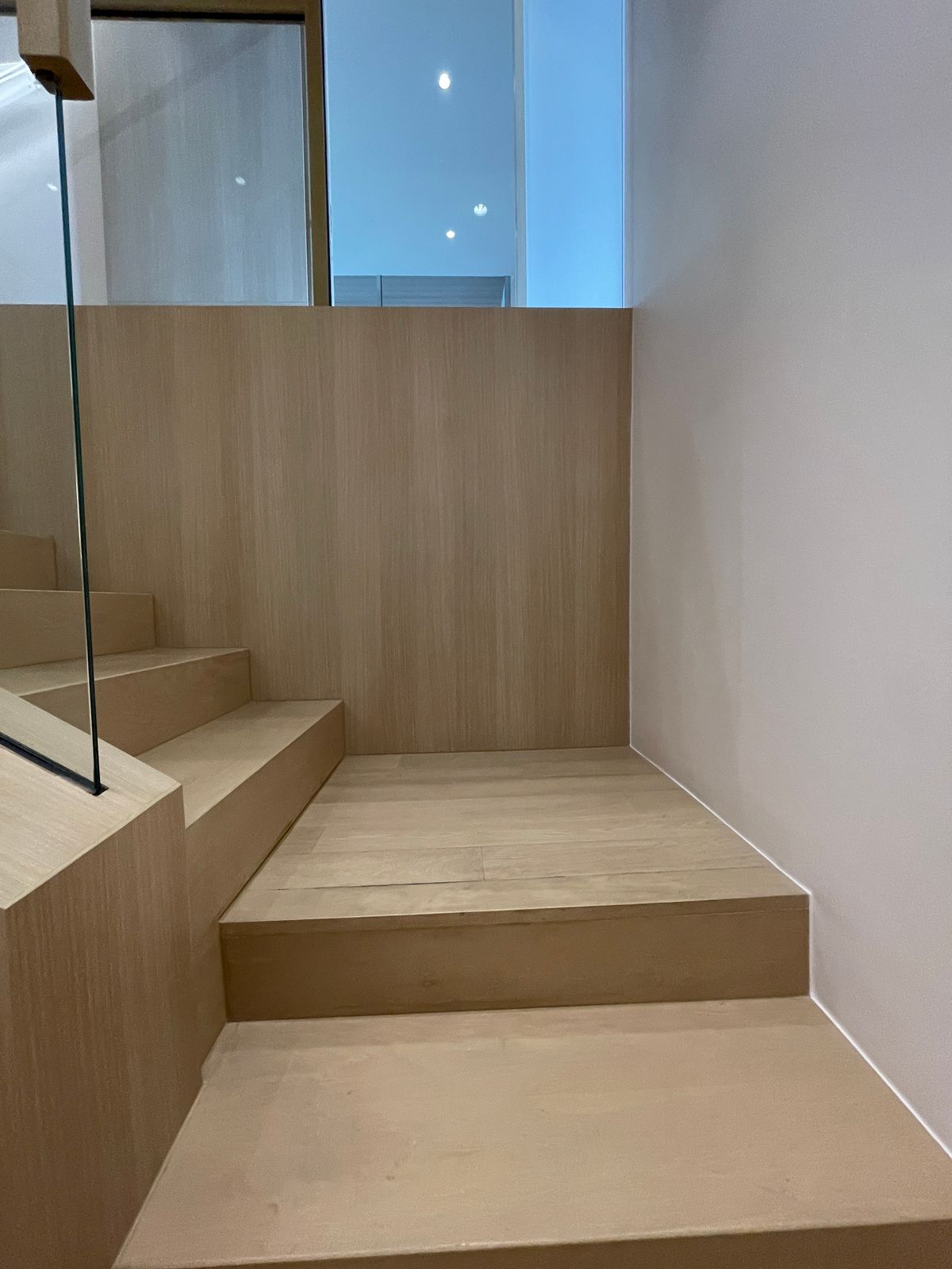 ขายบ้านอารีย์ อนุสาวรีย์ : ขายบ้านเดี่ยวหรูระดับSuper Luxury ใจกลางอารีย์ Vi Ari (วี อารีย์) ขนาด 3.5 ชั้น  มาพร้อมสระว่ายน้ำส่วนตัวและยิมในบ้าน โดดเด่นของดีไซน์ Double Volume ที่ให้ความรู้สึกโอ่โถง และความครบครันของ Facility ส่วนตัวสะดวกสบาย พร้อมระบบ Smart Home และความปลอดภัยสูง