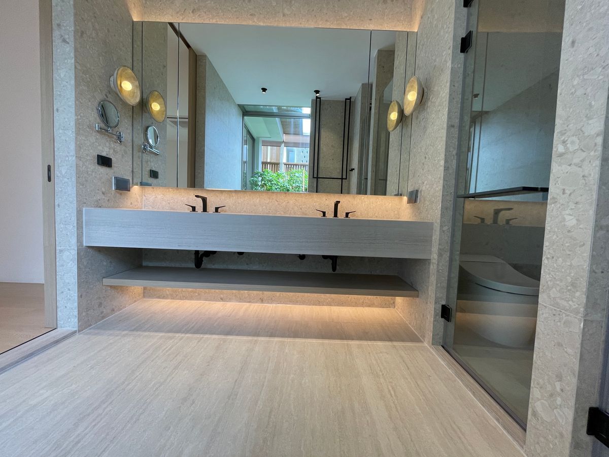 ขายบ้านอารีย์ อนุสาวรีย์ : ขายบ้านเดี่ยวหรูระดับSuper Luxury ใจกลางอารีย์ Vi Ari (วี อารีย์) ขนาด 3.5 ชั้น  มาพร้อมสระว่ายน้ำส่วนตัวและยิมในบ้าน โดดเด่นของดีไซน์ Double Volume ที่ให้ความรู้สึกโอ่โถง และความครบครันของ Facility ส่วนตัวสะดวกสบาย พร้อมระบบ Smart Home และความปลอดภัยสูง