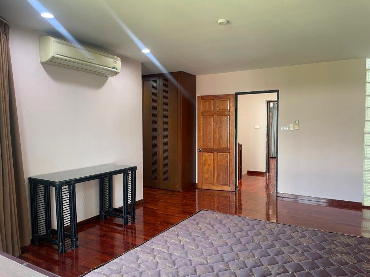 ขายทาวน์โฮมพระราม 3 สาธุประดิษฐ์ : ขาย ทาวน์โฮม หมู่บ้าน Garden house – ติดถนนนนทรี(ระหว่างซอย 26 – 28) – เนื้อที่ดิน 32 ตารางวา  พื้นที่ใช้สอยประมาณ 300-400 ตารางเมตร 4 ชั้น ขนาดประมาณ หน้ากว้าง 6.4 เมตร ลึก 20 เมตร 3 ห้องนอน 1ห้องทำงาน