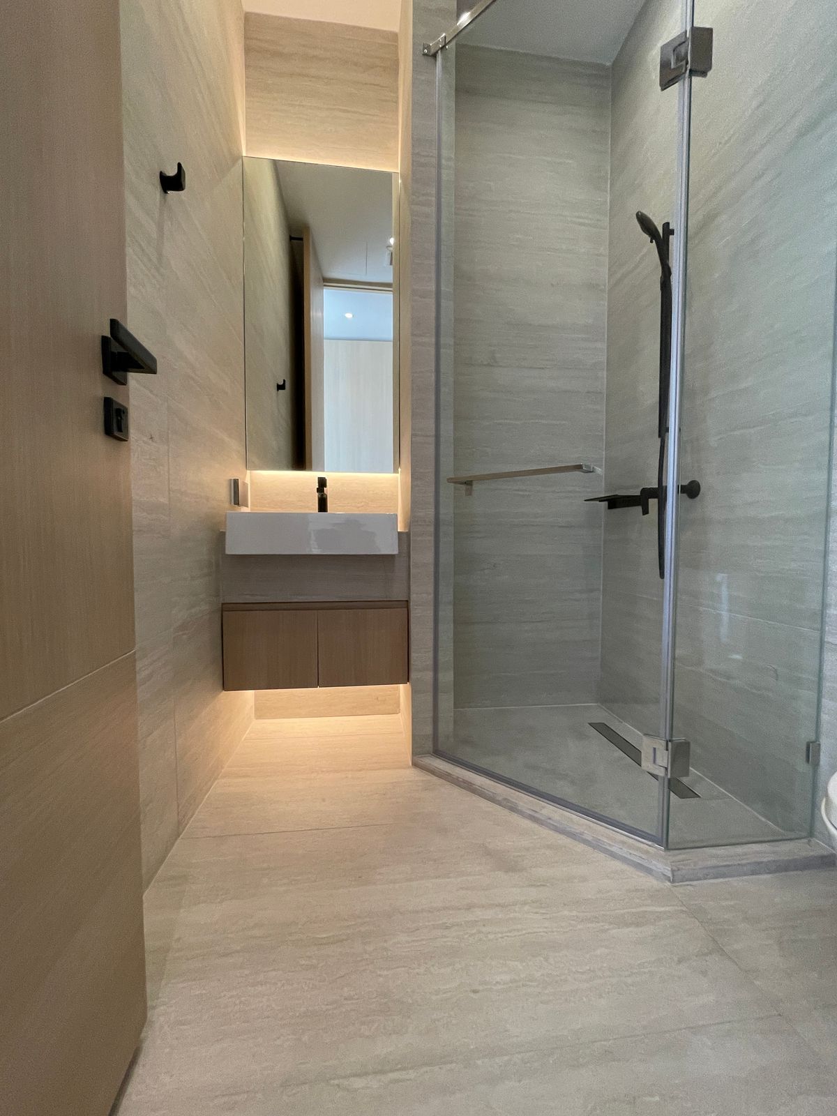 ขายบ้านอารีย์ อนุสาวรีย์ : ขายบ้านเดี่ยวหรูระดับSuper Luxury ใจกลางอารีย์ Vi Ari (วี อารีย์) ขนาด 3.5 ชั้น  มาพร้อมสระว่ายน้ำส่วนตัวและยิมในบ้าน โดดเด่นของดีไซน์ Double Volume ที่ให้ความรู้สึกโอ่โถง และความครบครันของ Facility ส่วนตัวสะดวกสบาย พร้อมระบบ Smart Home และความปลอดภัยสูง