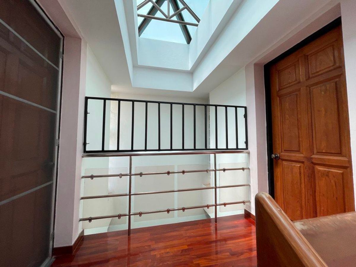 ขายทาวน์โฮมพระราม 3 สาธุประดิษฐ์ : ขาย ทาวน์โฮม หมู่บ้าน Garden house – ติดถนนนนทรี(ระหว่างซอย 26 – 28) – เนื้อที่ดิน 32 ตารางวา  พื้นที่ใช้สอยประมาณ 300-400 ตารางเมตร 4 ชั้น ขนาดประมาณ หน้ากว้าง 6.4 เมตร ลึก 20 เมตร 3 ห้องนอน 1ห้องทำงาน