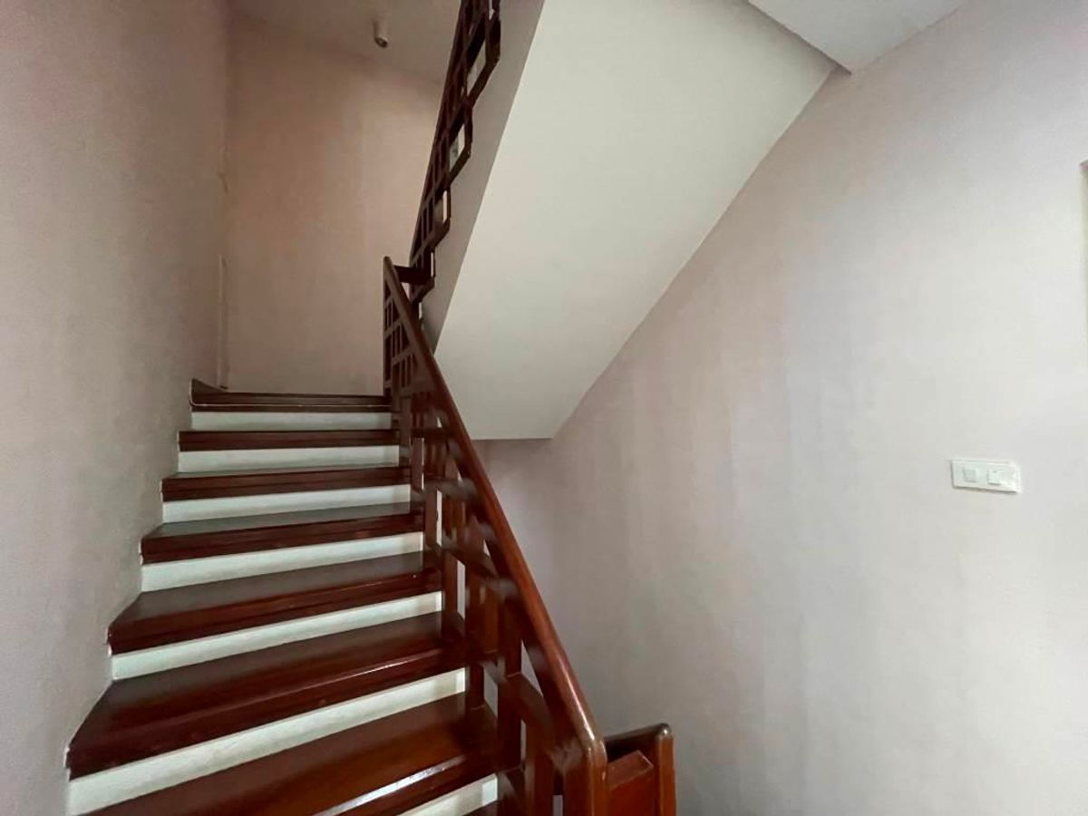 ขายทาวน์โฮมพระราม 3 สาธุประดิษฐ์ : ขาย ทาวน์โฮม หมู่บ้าน Garden house – ติดถนนนนทรี(ระหว่างซอย 26 – 28) – เนื้อที่ดิน 32 ตารางวา  พื้นที่ใช้สอยประมาณ 300-400 ตารางเมตร 4 ชั้น ขนาดประมาณ หน้ากว้าง 6.4 เมตร ลึก 20 เมตร 3 ห้องนอน 1ห้องทำงาน